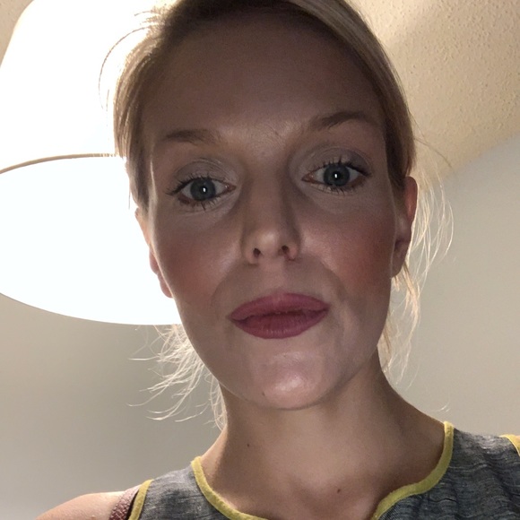 Meet your Posher, Amanda - Picture 3 of 8